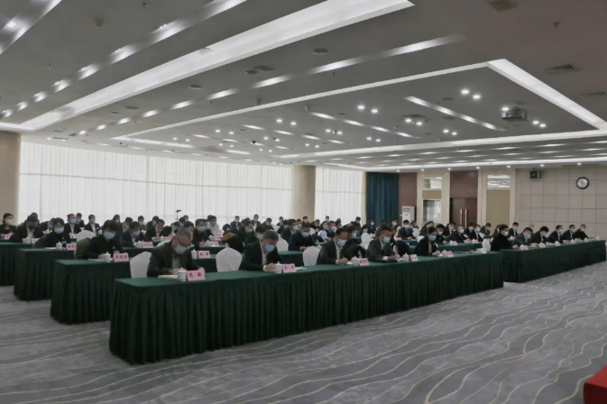 老街腾龙集团、温泉集团举办贯彻落实市第十三次党代会精神宣讲报告会(图3)