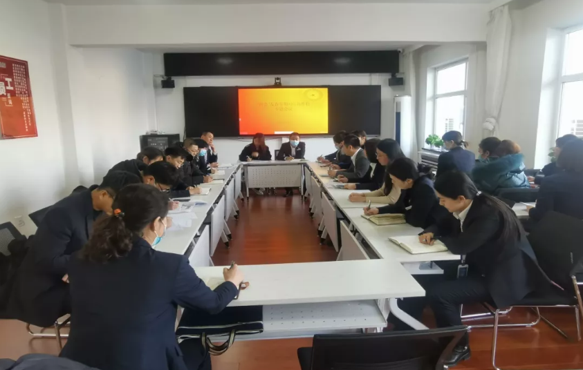 老街腾龙集团、温泉集团召开“两会”及元旦春节信访维稳专题会议