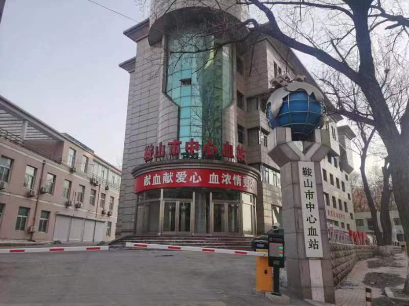 开展红色纽带传递真情，爱心奉献美德传承